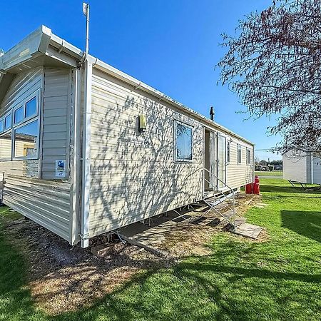 8 Berth Caravan For Hire At St Osyth Beach Ref 28047R Clacton-on-Sea Kültér fotó