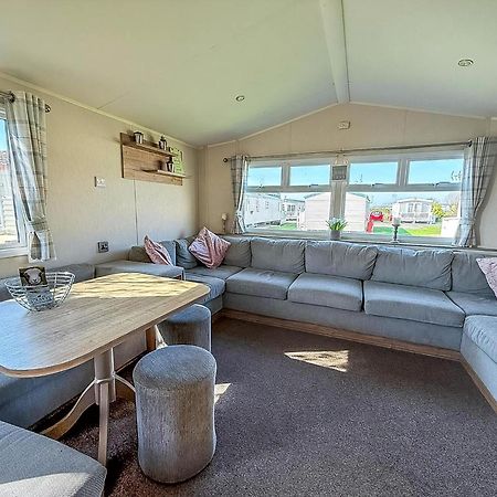 8 Berth Caravan For Hire At St Osyth Beach Ref 28047R Clacton-on-Sea Kültér fotó