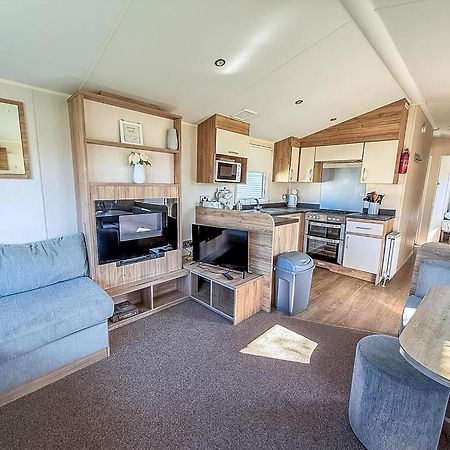 8 Berth Caravan For Hire At St Osyth Beach Ref 28047R Clacton-on-Sea Kültér fotó