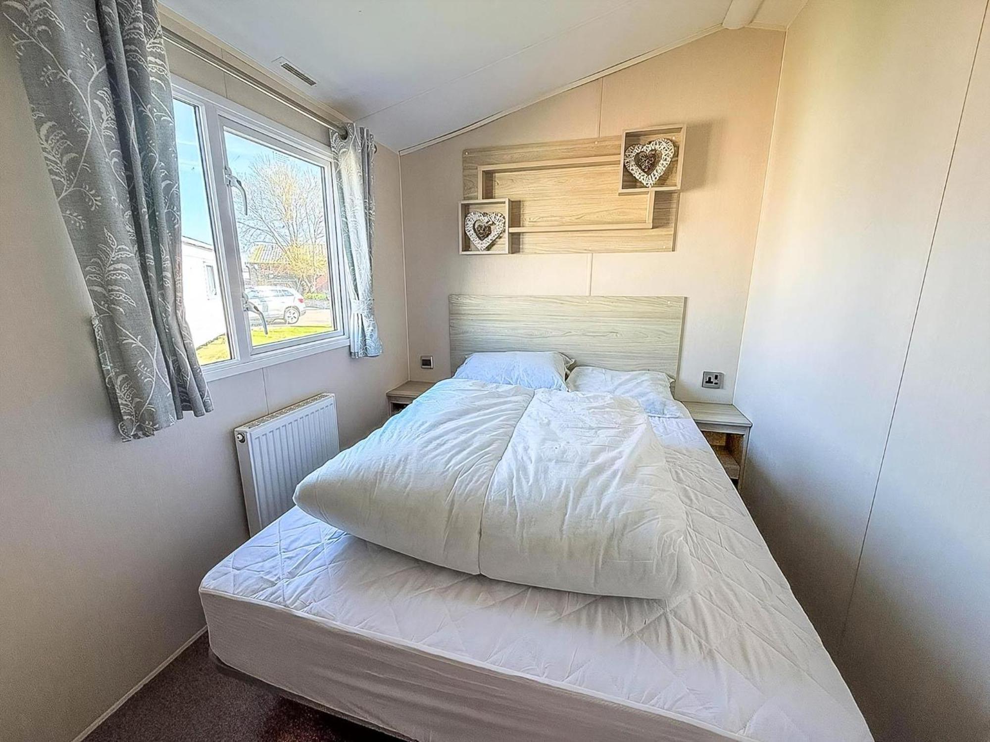 8 Berth Caravan For Hire At St Osyth Beach Ref 28047R Clacton-on-Sea Kültér fotó