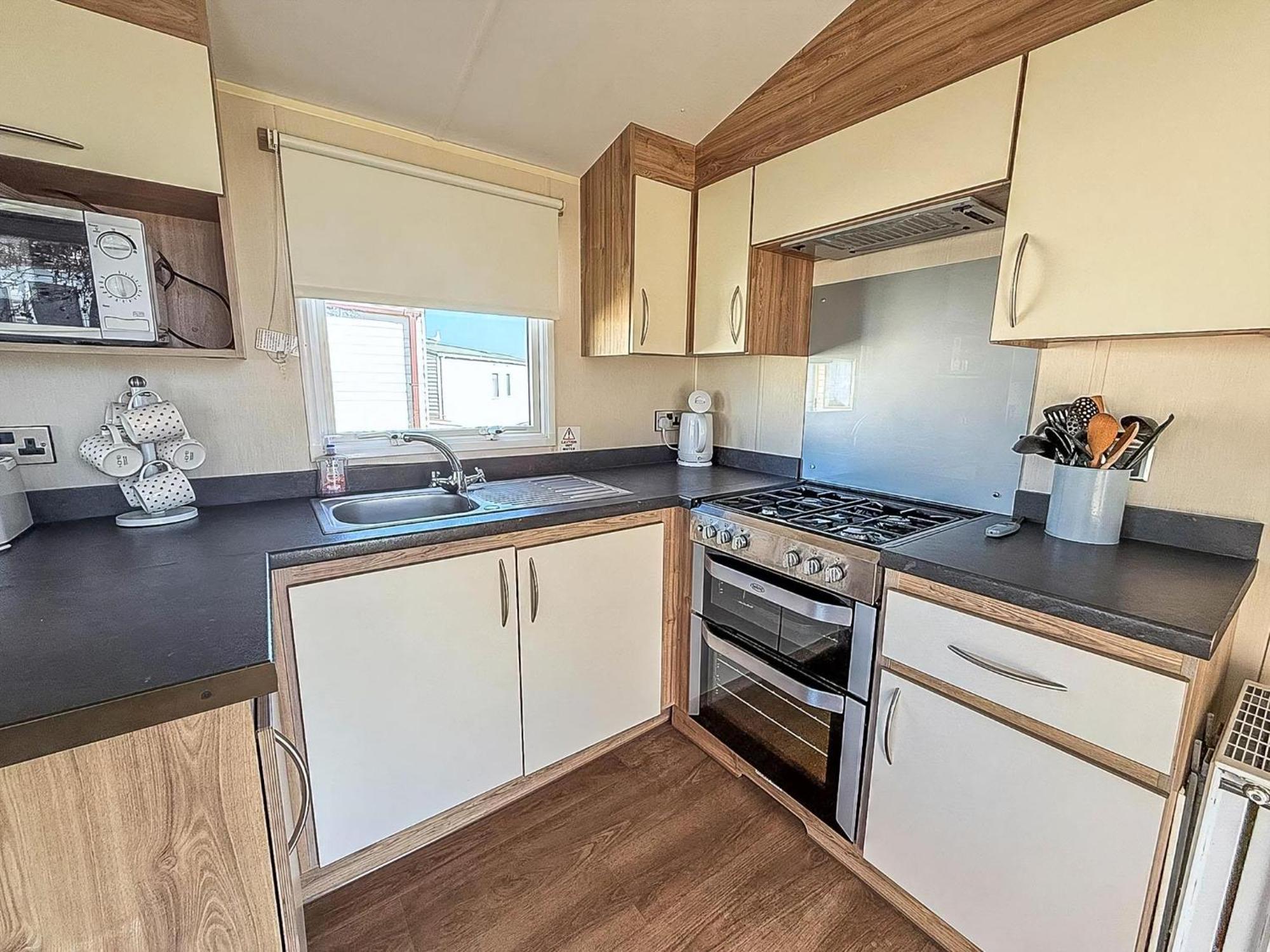 8 Berth Caravan For Hire At St Osyth Beach Ref 28047R Clacton-on-Sea Kültér fotó